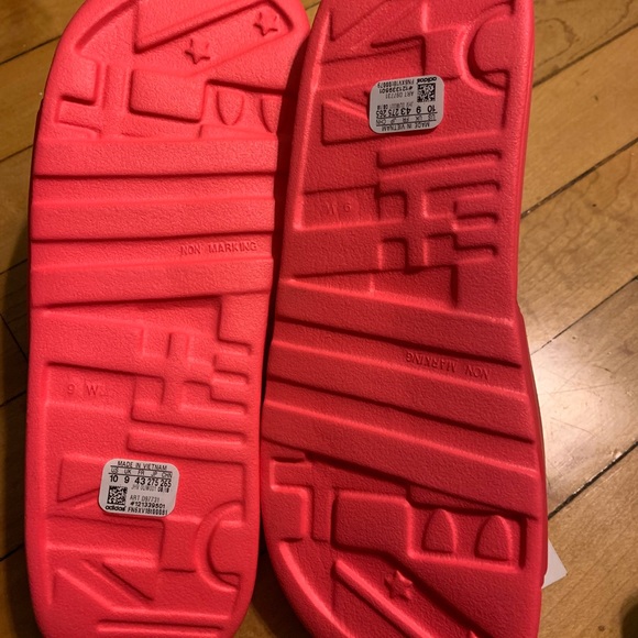 Adidas slides - Picture 3 of 3
